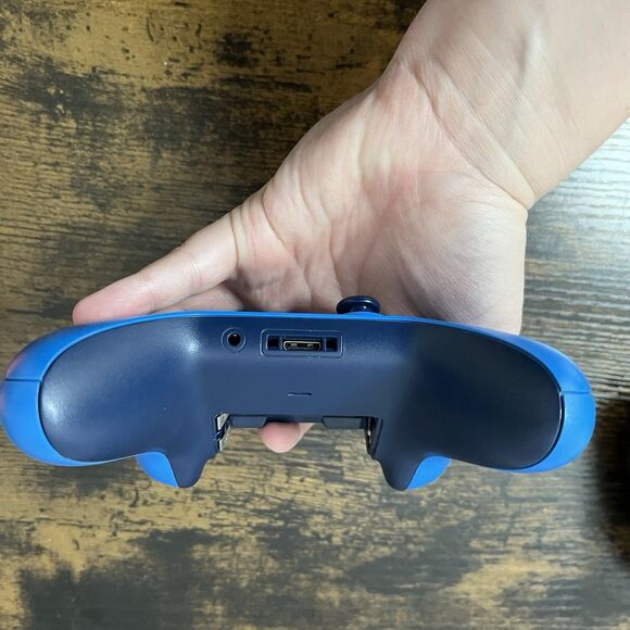 Lot of 3 Microsoft Xbox One Controllers – For Parts or Repair (Untested) - Picture 8 of 11